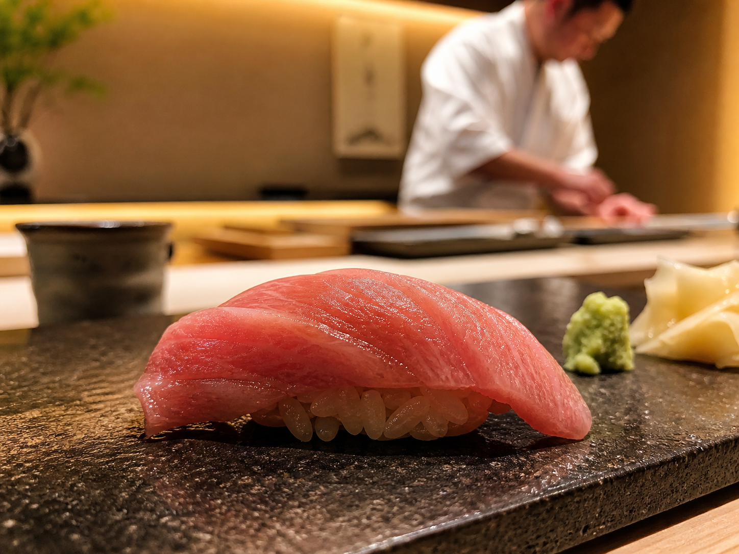 Sushi haut de gamme : quand l'artisanat japonais séduit Paris
